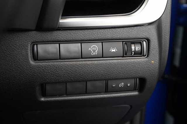 Nissan Qashqai 1.3 DIG-T MH 158 N-Connecta with Sat Nav and 360 View Cameras