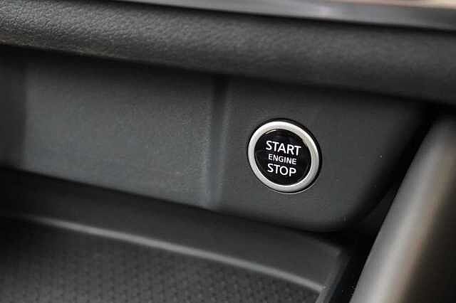 Nissan Qashqai 1.3 DIG-T MH 158 N-Connecta with Sat Nav and 360 View Cameras