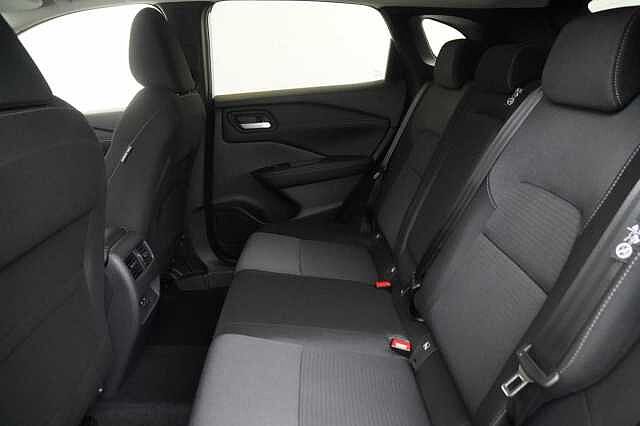 Nissan Qashqai 1.3 DIG-T MH 158 N-Connecta with Sat Nav and 360 View Cameras