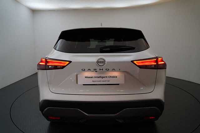 Nissan Qashqai 1.3 DIG-T MH 158 N-Connecta with Sat Nav and 360 View Cameras