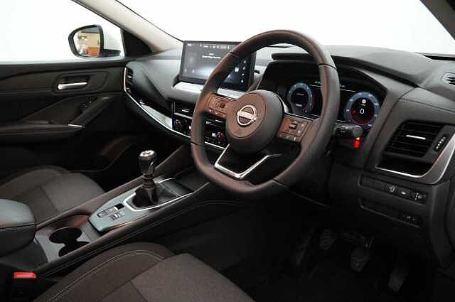 Nissan Qashqai 1.3 DIG-T MH 158 N-Connecta with Sat Nav and 360 View Cameras