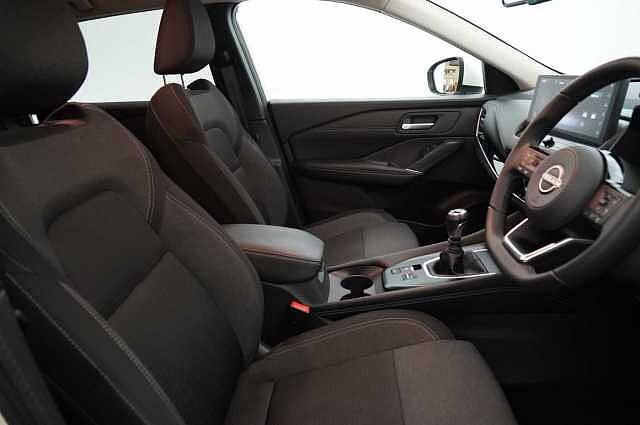 Nissan Qashqai 1.3 DIG-T MH 158 N-Connecta with Sat Nav and 360 View Cameras