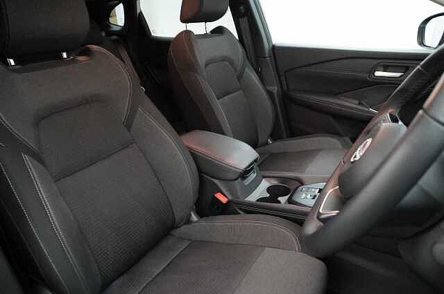 Nissan Qashqai 1.3 DIG-T MH 158 N-Connecta with Sat Nav and 360 View Cameras