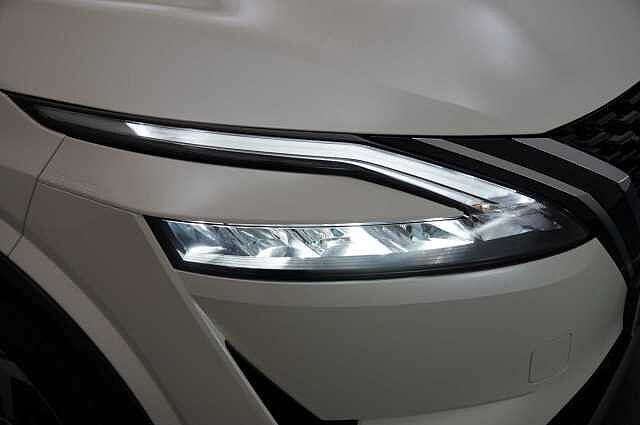 Nissan Qashqai 1.3 DIG-T MH 158 N-Connecta with Sat Nav and 360 View Cameras