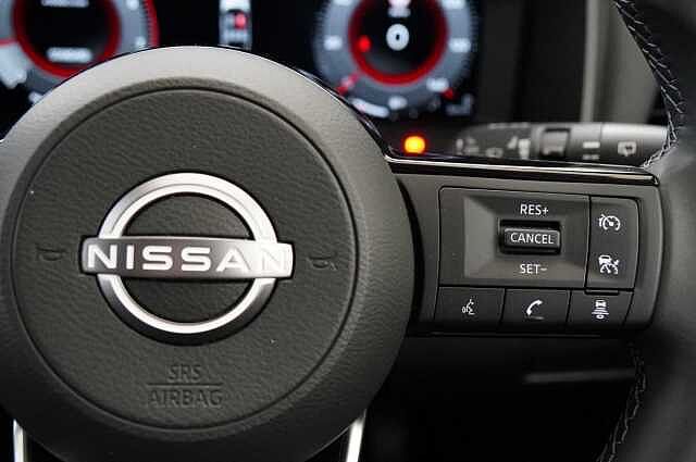 Nissan Qashqai 1.3 DIG-T MH 158 N-Connecta with Sat Nav and 360 View Cameras