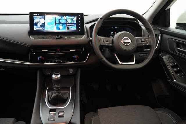 Nissan Qashqai 1.3 DIG-T MH 158 N-Connecta with Sat Nav and 360 View Cameras