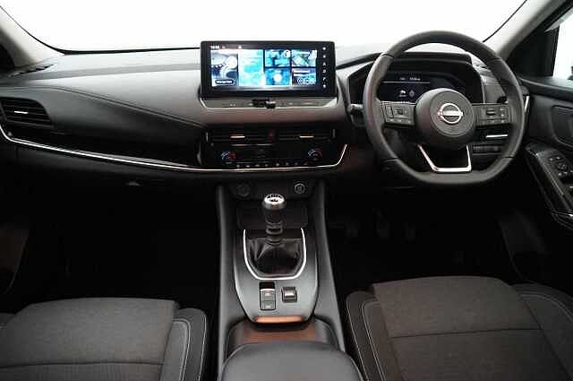 Nissan Qashqai 1.3 DIG-T MH 158 N-Connecta with Sat Nav and 360 View Cameras