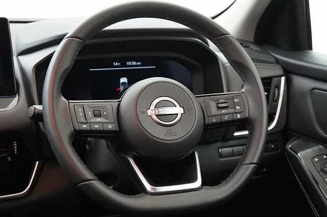 Nissan Qashqai 1.3 DIG-T MH 158 N-Connecta with Sat Nav and 360 View Cameras