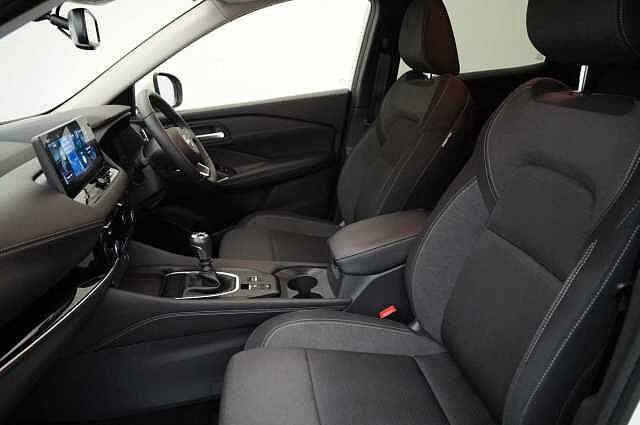 Nissan Qashqai 1.3 DIG-T MH 158 N-Connecta with Sat Nav and 360 View Cameras