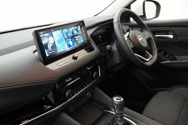 Nissan Qashqai 1.3 DIG-T MH 158 N-Connecta with Sat Nav and 360 View Cameras