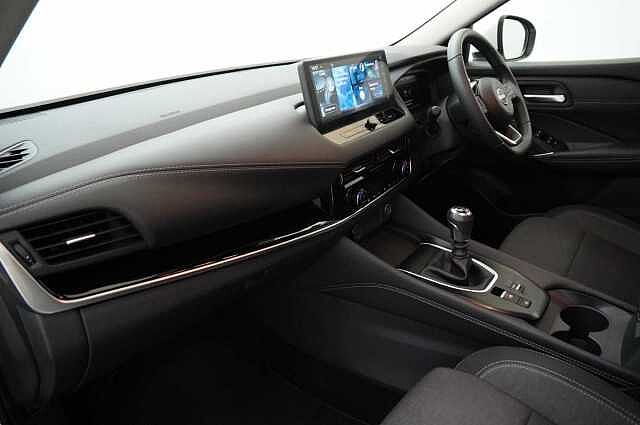 Nissan Qashqai 1.3 DIG-T MH 158 N-Connecta with Sat Nav and 360 View Cameras