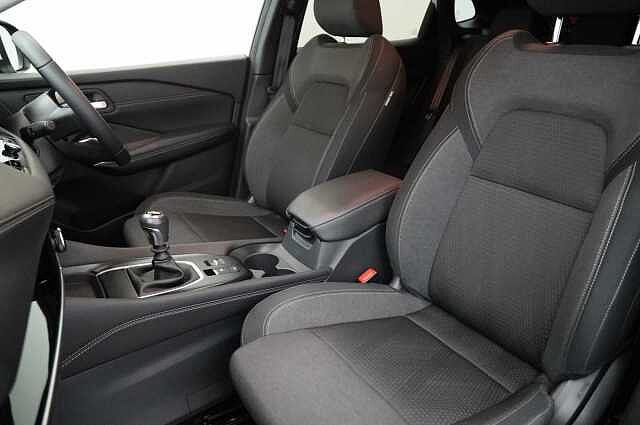Nissan Qashqai 1.3 DIG-T MH 158 N-Connecta with Sat Nav and 360 View Cameras