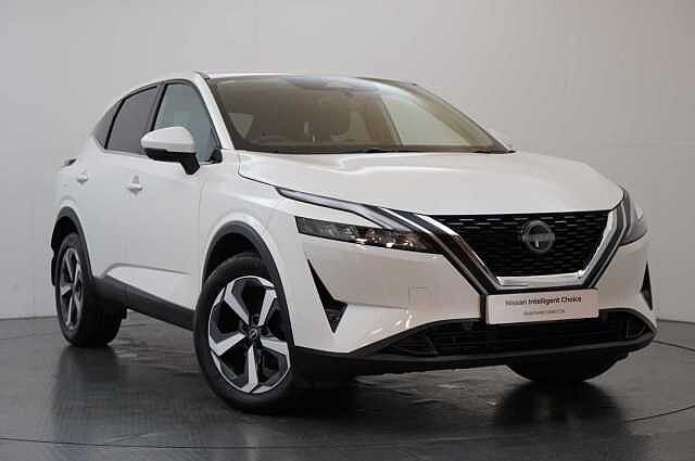Nissan Qashqai 1.3 DIG-T MH 158 N-Connecta with Sat Nav and 360 View Cameras
