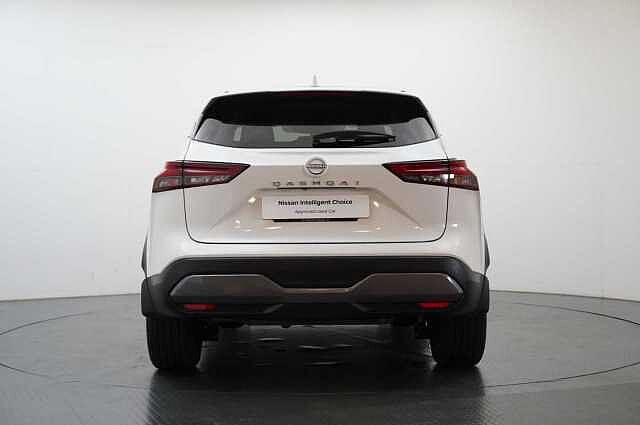 Nissan Qashqai 1.3 DIG-T MH 158 N-Connecta with Sat Nav and 360 View Cameras