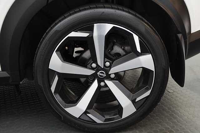 Nissan Juke 1.0 DIG-T 114 Tekna with BOSE Audio and Drive Assist Technology