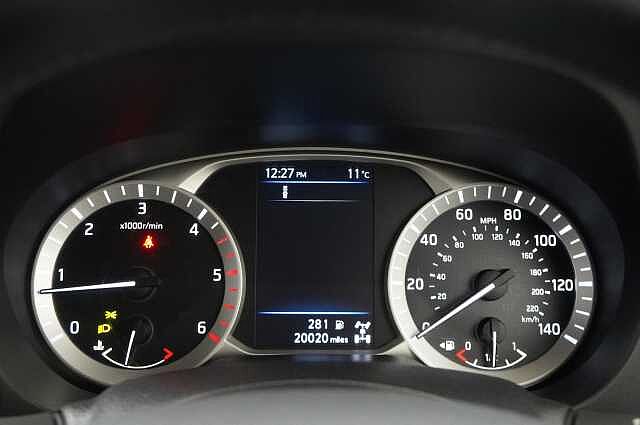 Nissan Navara 2.3 dCi TT 190 4WD Tekna with Roll n Lock Cover + Chrome Sports Bars