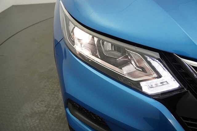Nissan Qashqai 1.3 DIG-T 140 Acenta Premium with Sat Nav and Rear Camera