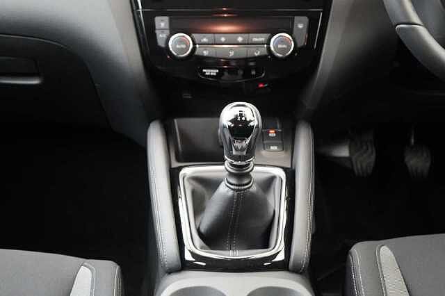 Nissan Qashqai 1.3 DIG-T 140 Acenta Premium with Sat Nav and Rear Camera