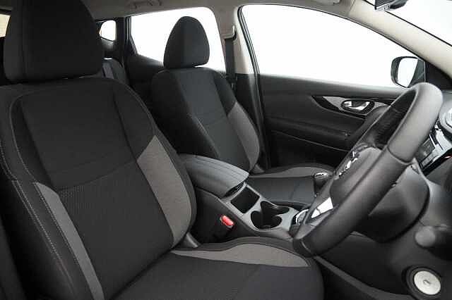 Nissan Qashqai 1.3 DIG-T 140 Acenta Premium with Sat Nav and Rear Camera