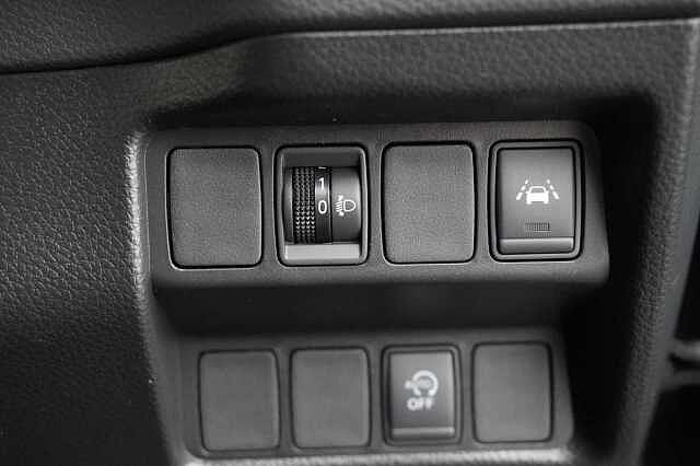 Nissan Qashqai 1.3 DIG-T 140 Acenta Premium with Sat Nav and Rear Camera