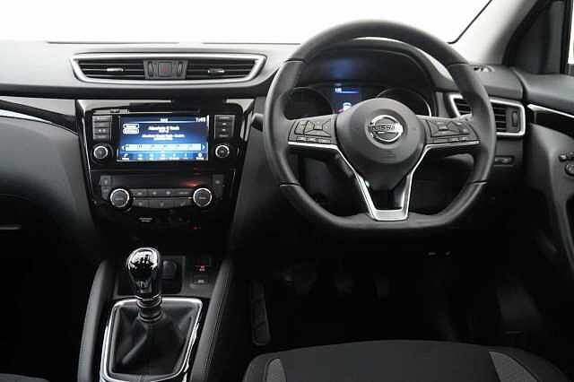 Nissan Qashqai 1.3 DIG-T 140 Acenta Premium with Sat Nav and Rear Camera