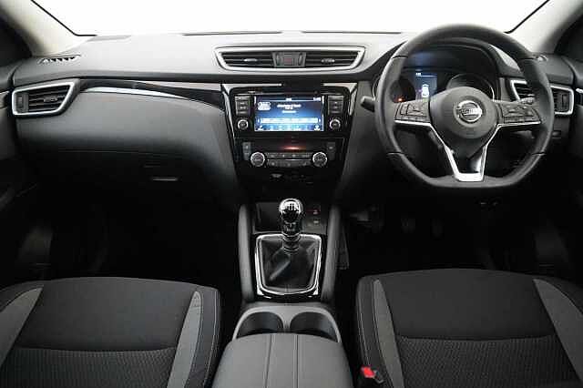 Nissan Qashqai 1.3 DIG-T 140 Acenta Premium with Sat Nav and Rear Camera