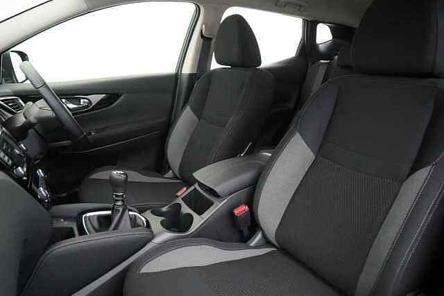 Nissan Qashqai 1.3 DIG-T 140 Acenta Premium with Sat Nav and Rear Camera