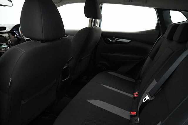 Nissan Qashqai 1.3 DIG-T 140 Acenta Premium with Sat Nav and Rear Camera