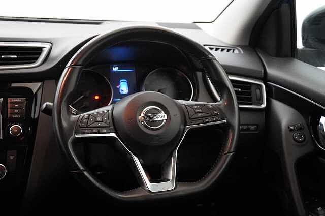 Nissan Qashqai 1.3 DIG-T 140 Acenta Premium with Sat Nav and Rear Camera