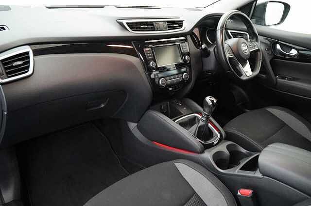 Nissan Qashqai 1.3 DIG-T 140 Acenta Premium with Sat Nav and Rear Camera