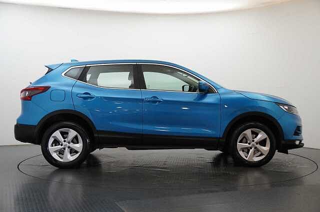 Nissan Qashqai 1.3 DIG-T 140 Acenta Premium with Sat Nav and Rear Camera